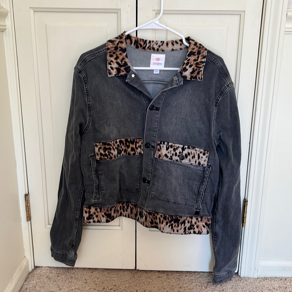 Brand New Size Large Kenny LuLaroe Denim Jacket.